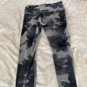 Lulu lemon wunder under grey textured camo